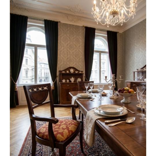 szalon butor berendezes klasszikus elegans villa kastely karfas szek asztal etkezoszek dio karpitos butor gyartas etkezo.jpg